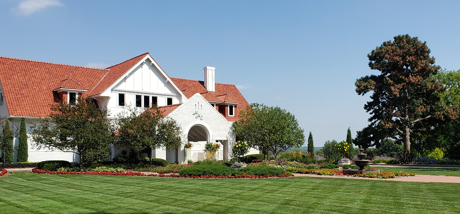 Clubhouse at Happy Hollow Country Club