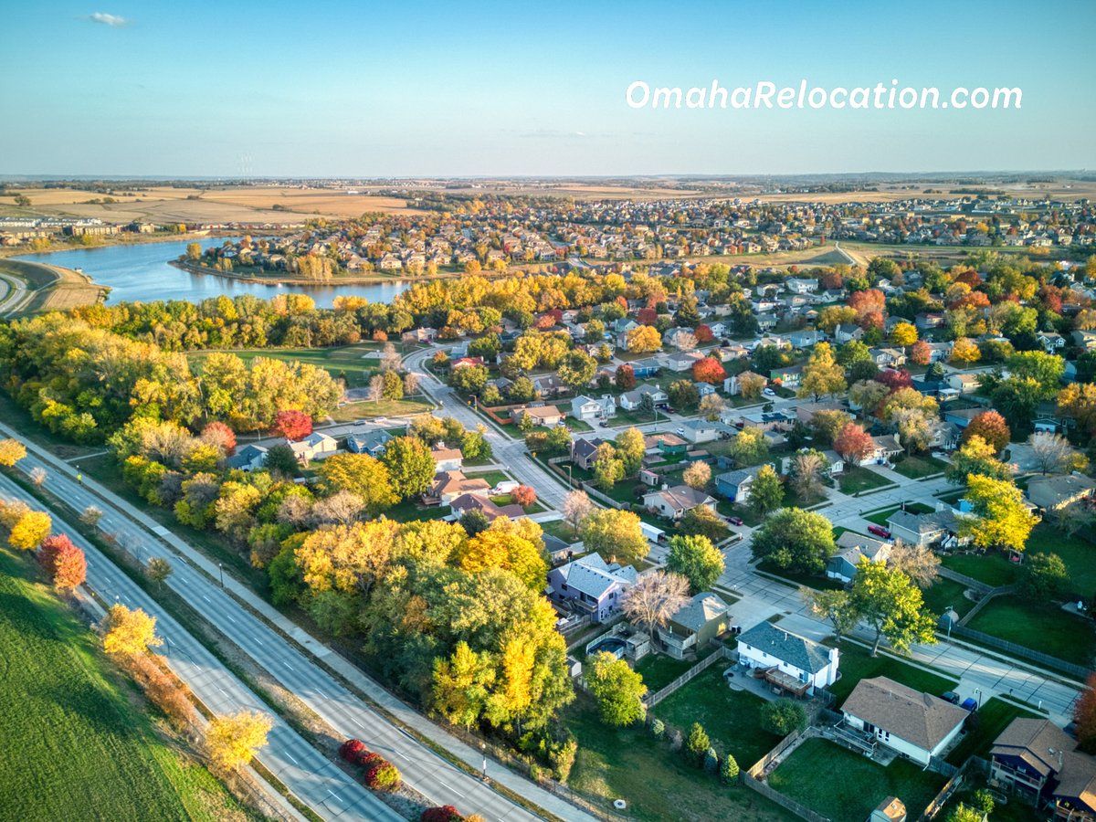 Glenwood Hills Neighborhood Overlooking Shadow Lake in Papillion